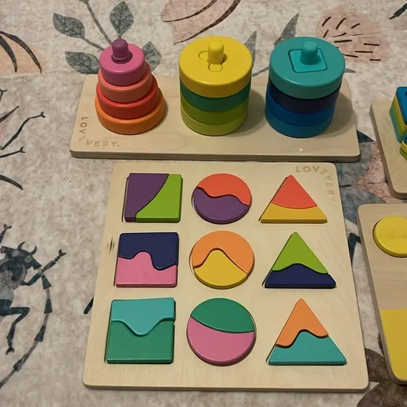 Lovevery Puzzles (2 year old Playkits) - Picture 2 of 5